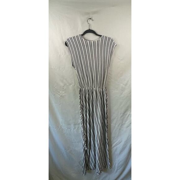 Caution to the Wind Womens White w/grey stripe Maxi Dress Size Medium - Picture 2 of 3
